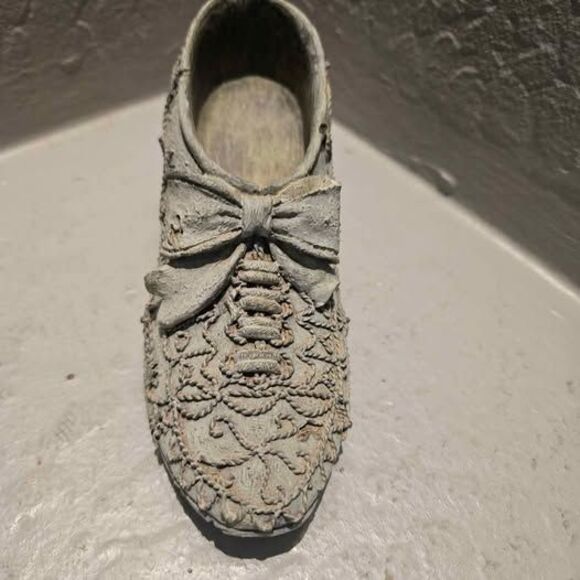 Victorian Green Collector Miniature Shoe Resin - Picture 2 of 5